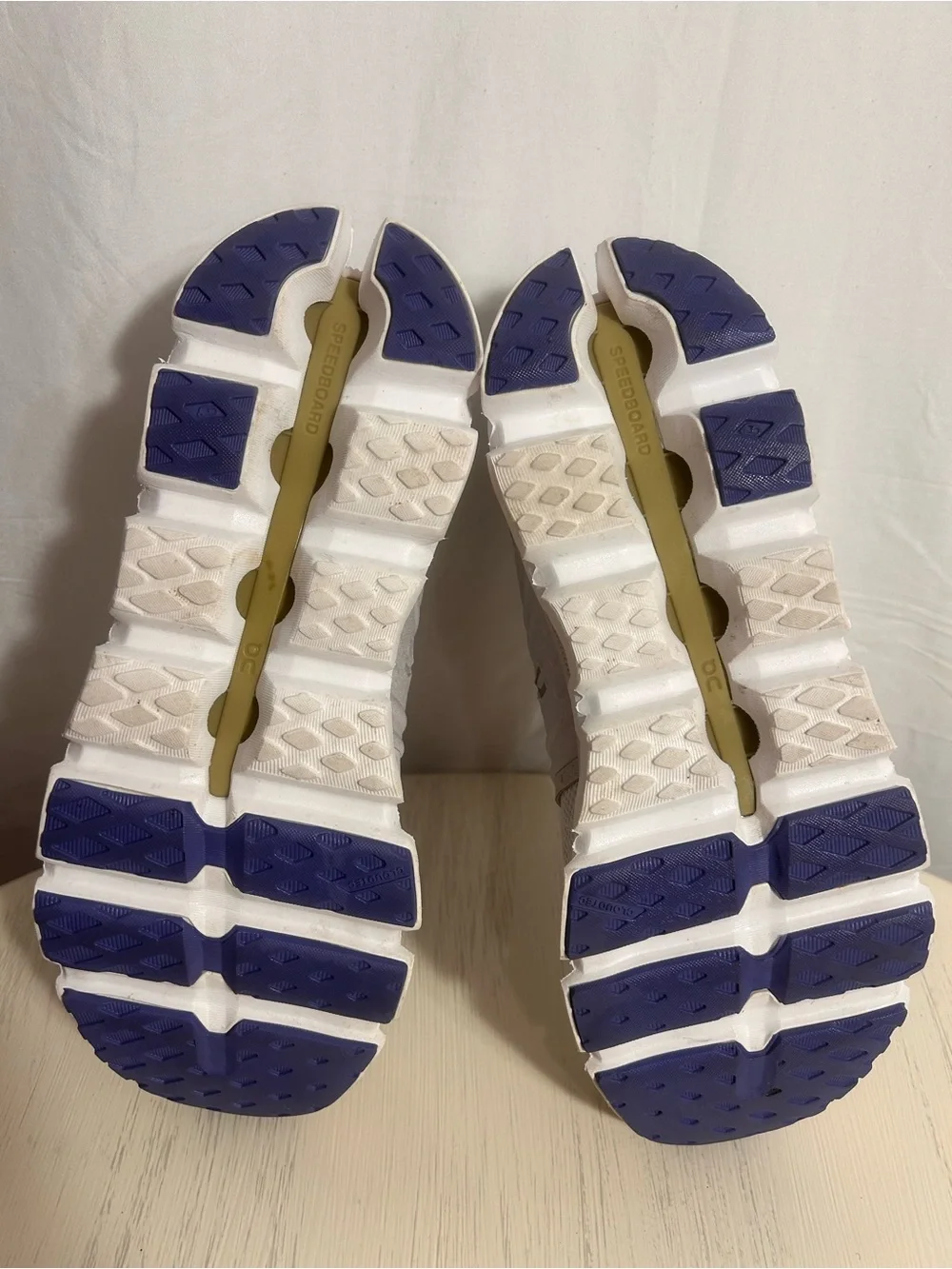 On Running Women’s Sneakers in Light Gray/White with Purple Laces